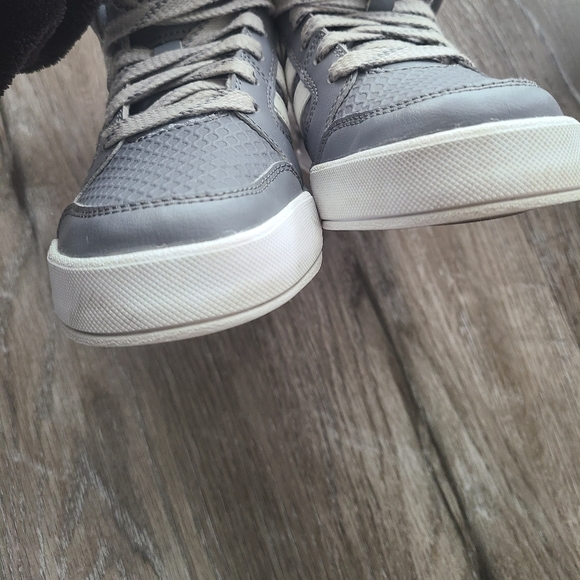 adidas NEO Raleigh Mid Lace-Up hightop shoe. Kids size 4.5. Adults size 6.5 - Picture 9 of 12
